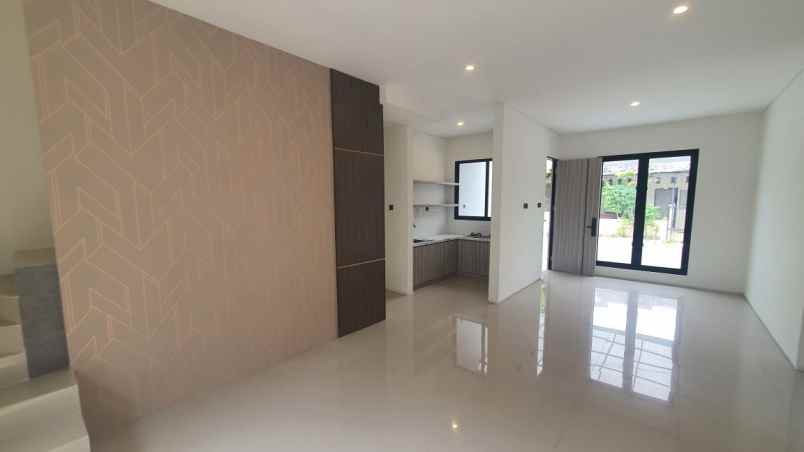 dijual rumah jalan bukit palma