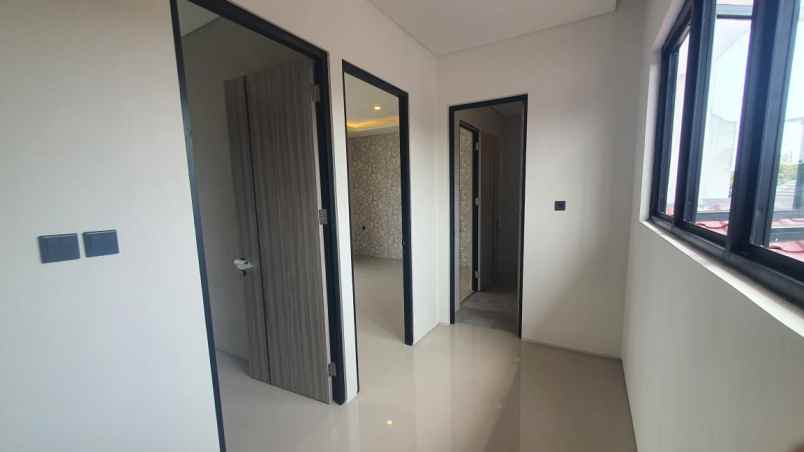 dijual rumah jalan bukit palma