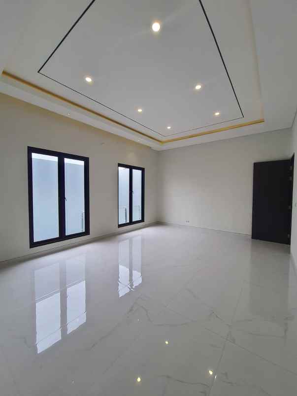 dijual rumah jalan fullerton place
