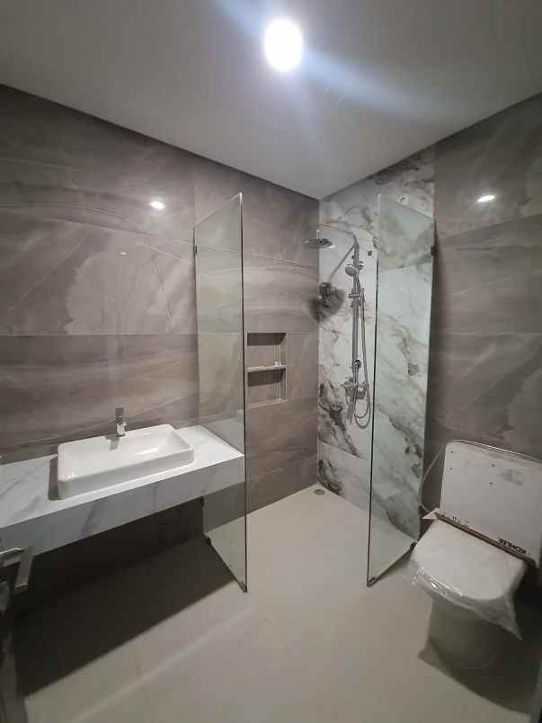 dijual rumah jalan fullerton place