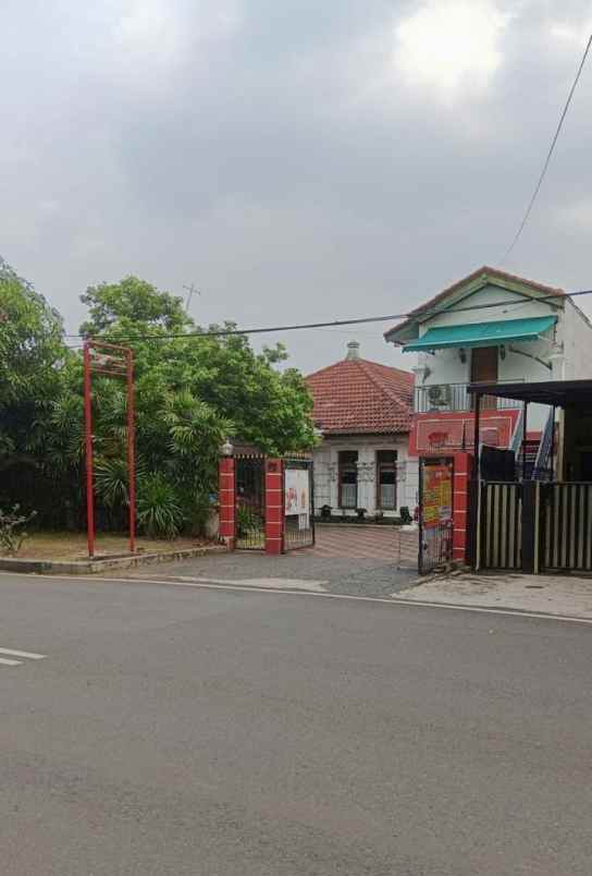 dijual rumah jalan gedung hijau