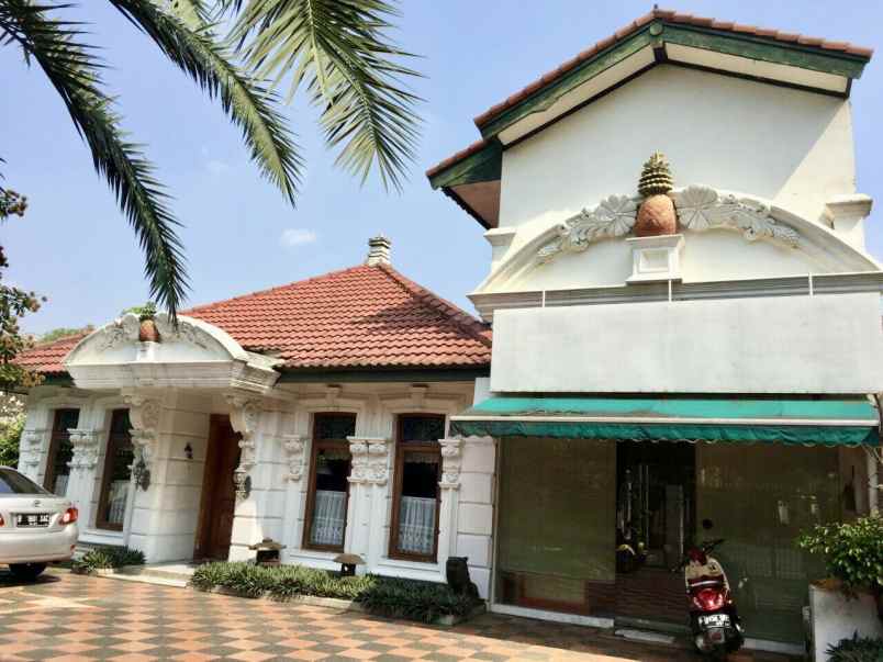 dijual rumah jalan gedung hijau