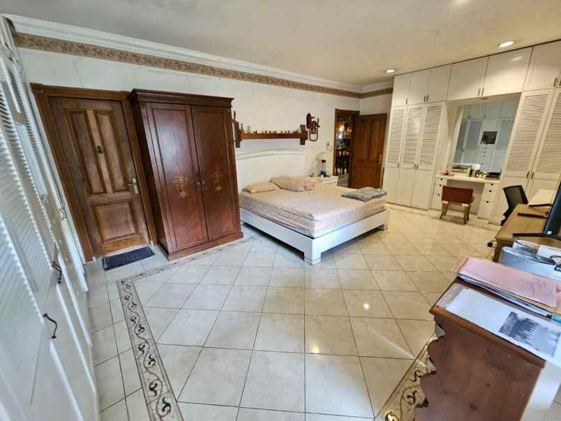 dijual rumah jalan gedung hijau