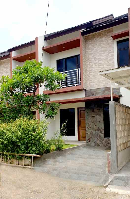 dijual rumah jalan gunung putri bojong