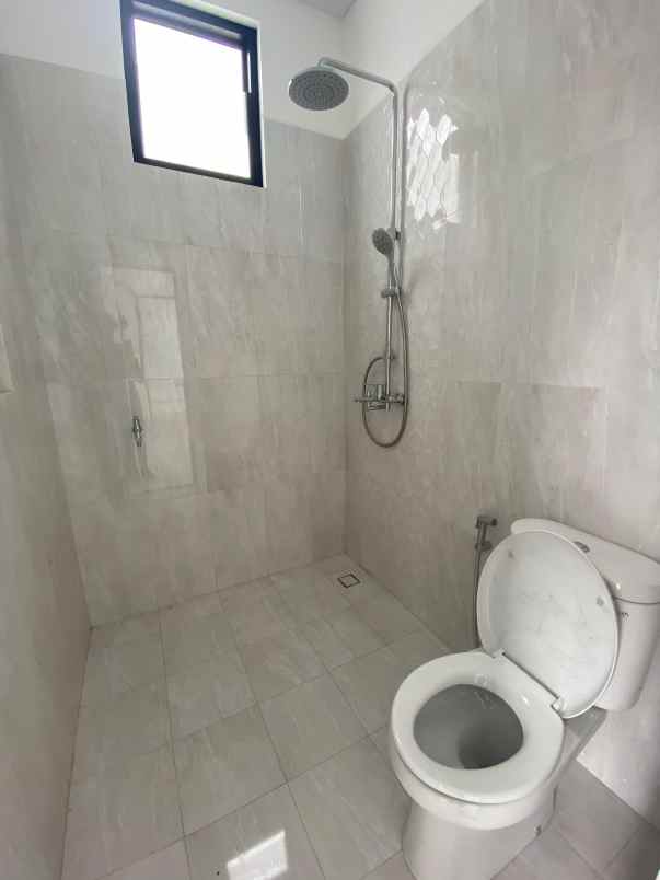 dijual rumah jalan jendral sudirman