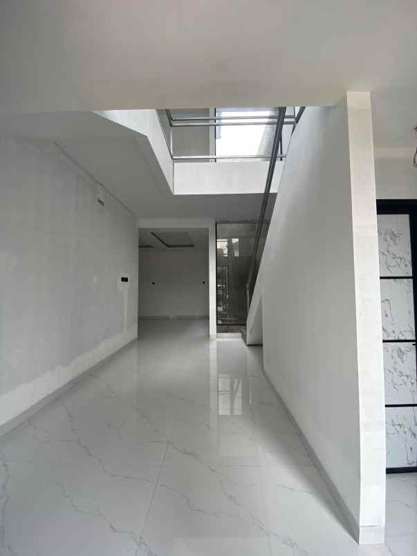 dijual rumah jalan jendral sudirman