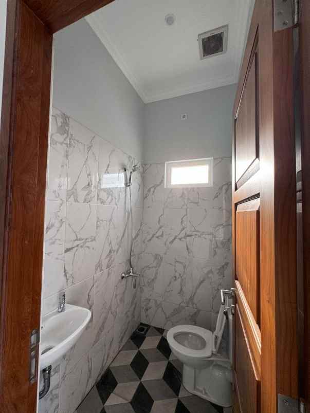 dijual rumah jalan limo raya