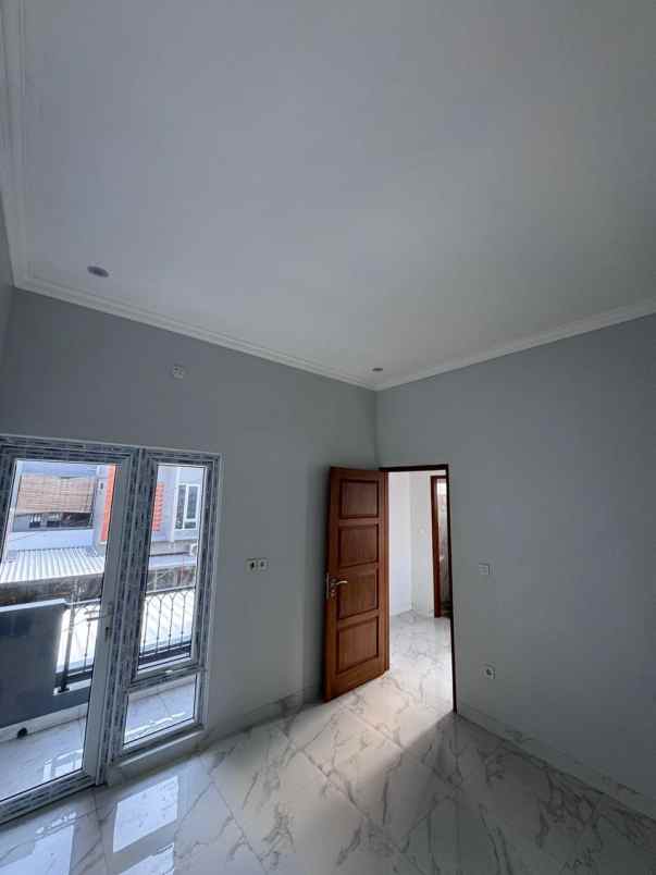 dijual rumah jalan limo raya