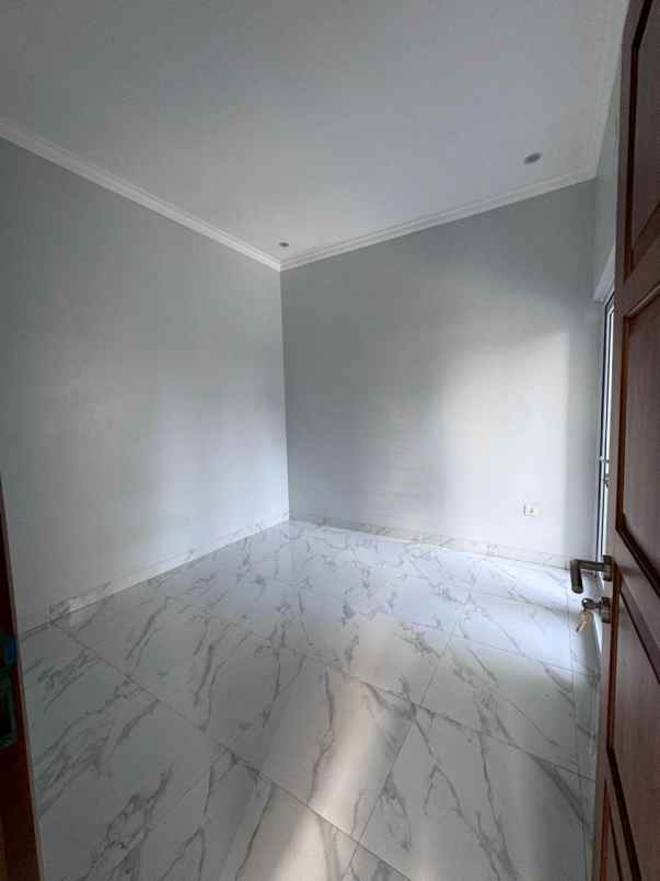 dijual rumah jalan limo raya