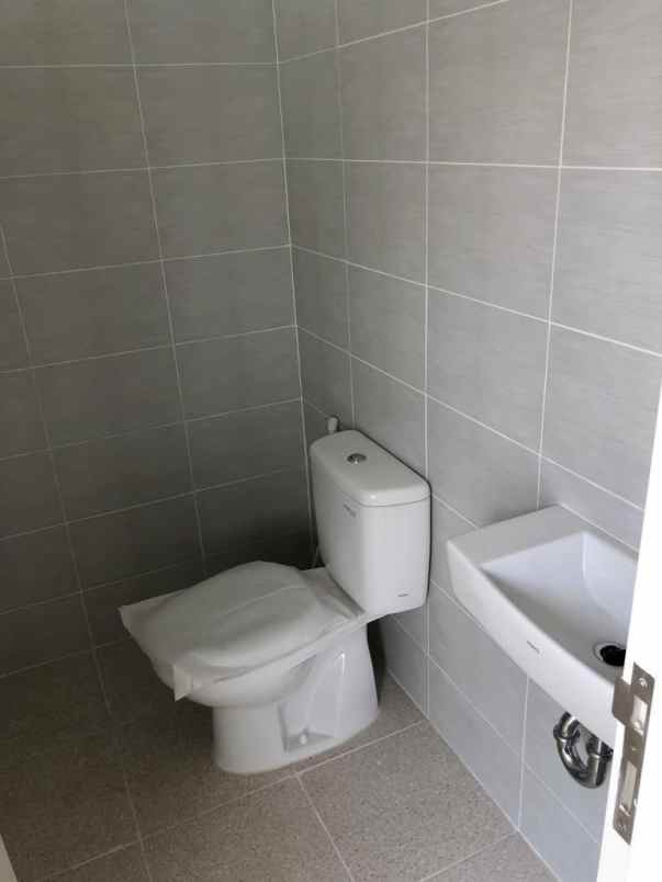 dijual rumah jalan north west hill