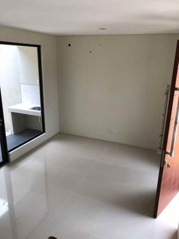 dijual rumah jalan north west hill