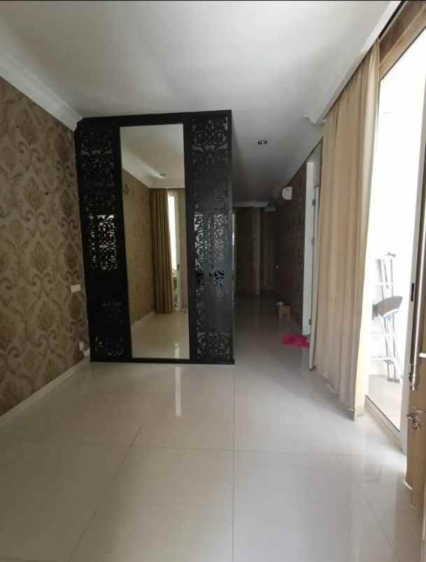 dijual rumah jalan pakuwon indah