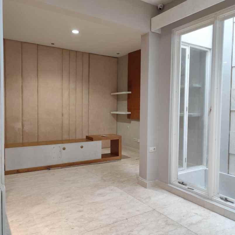 dijual rumah jalan puri widya kencana