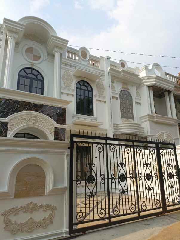 dijual rumah jalan raya jagakarsa