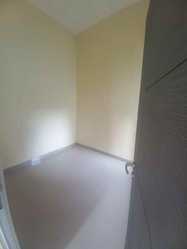 dijual rumah jalan raya kalisuren
