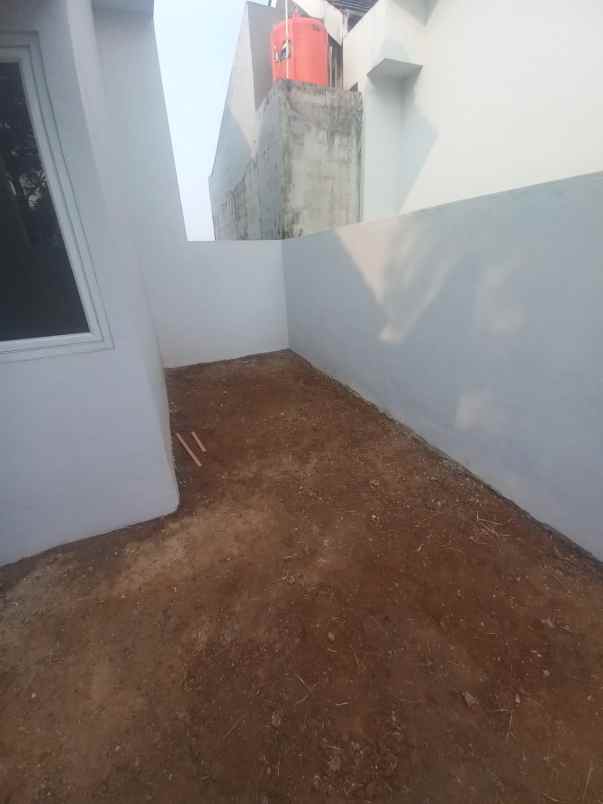 dijual rumah jalan raya kalisuren