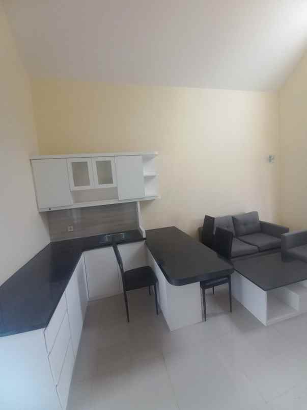 dijual rumah jalan raya kalisuren