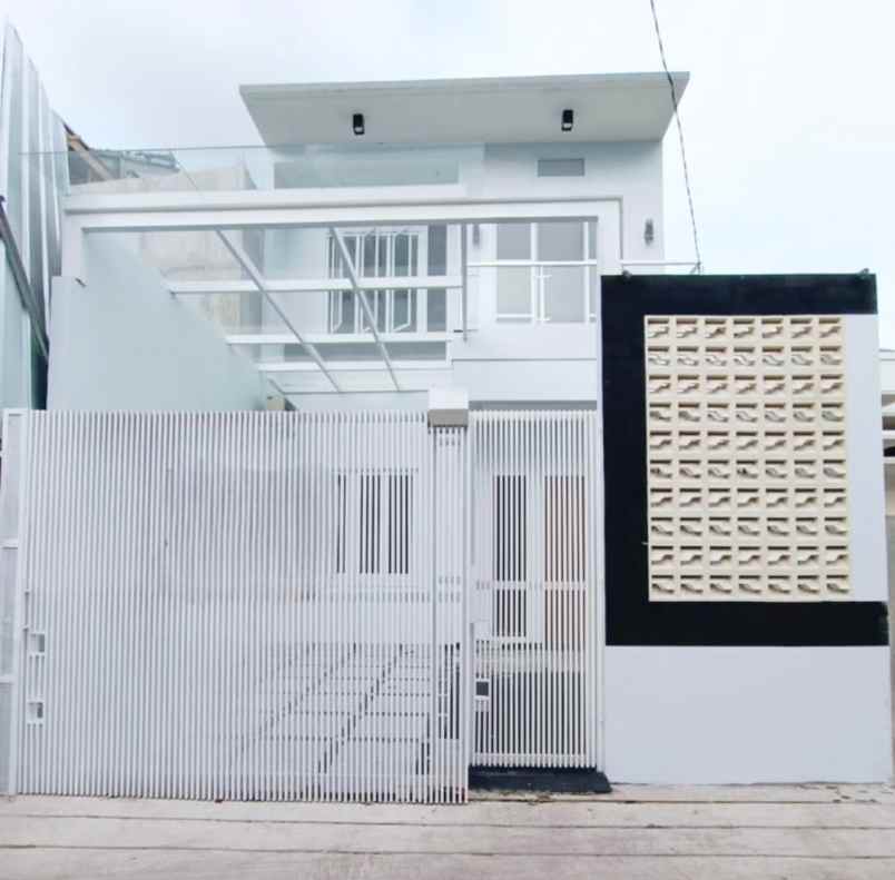 dijual rumah jalan raya komplek dki joglo