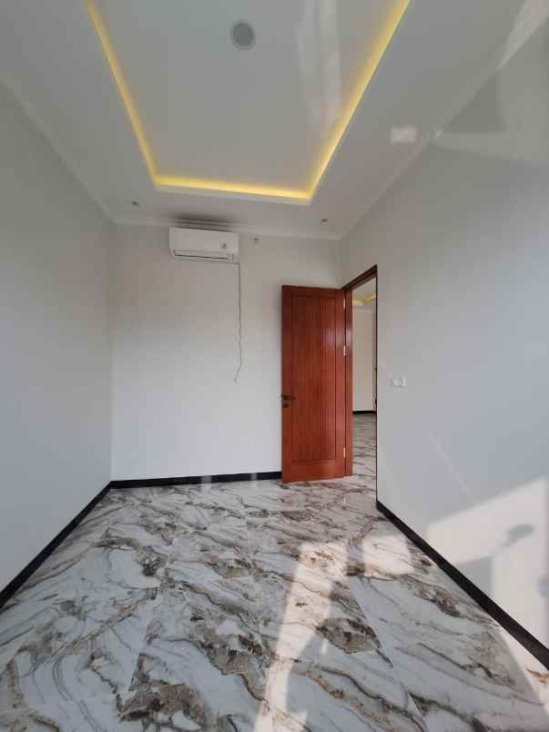 dijual rumah jalan raya larangan joglo