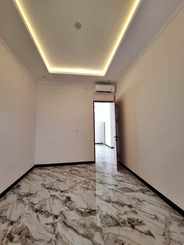 dijual rumah jalan raya larangan joglo