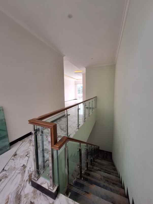 dijual rumah jalan raya larangan joglo