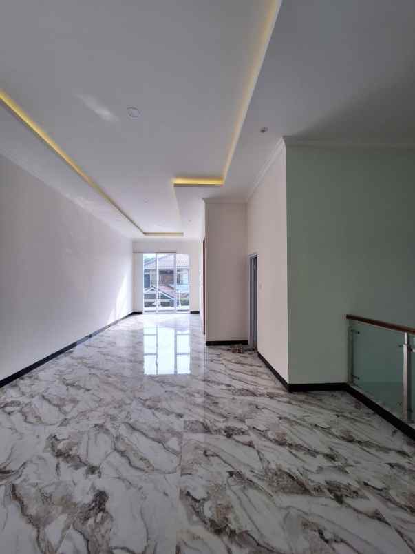 dijual rumah jalan raya larangan joglo