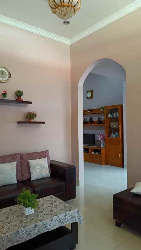 dijual rumah jalan raya margonda depok