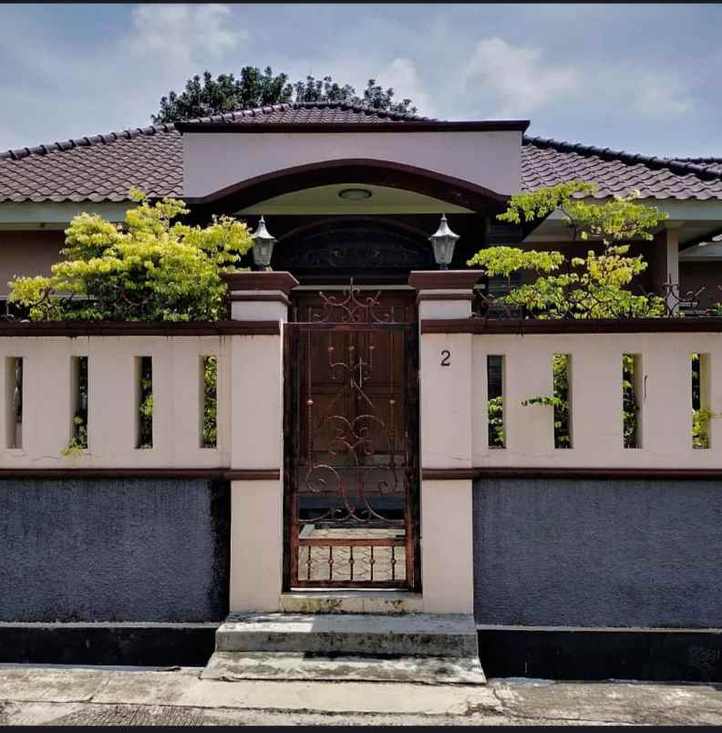 dijual rumah jalan raya margonda depok