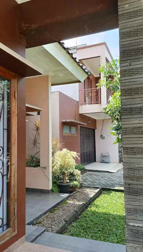 dijual rumah jalan raya margonda depok