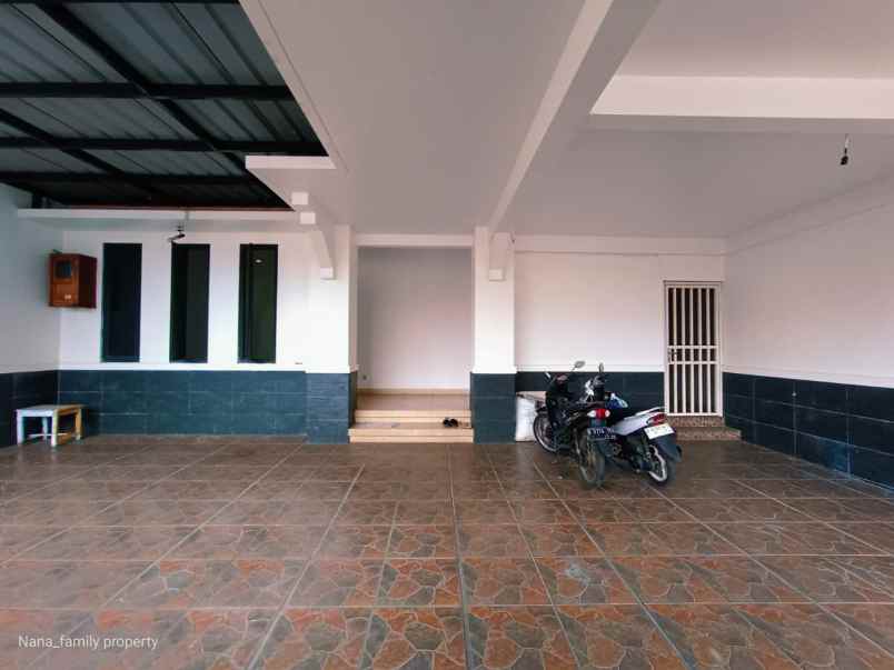 dijual rumah jalan raya permata hijau