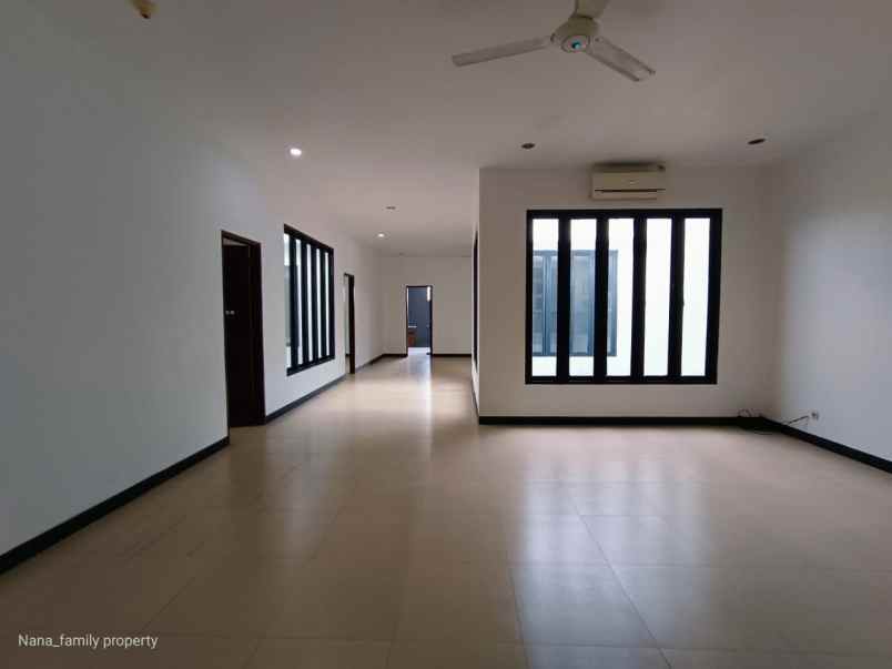 dijual rumah jalan raya permata hijau