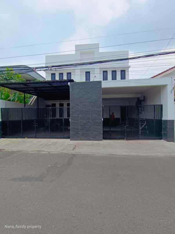 dijual rumah jalan raya permata hijau