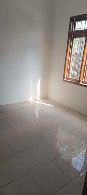 dijual rumah jalan singa kalicari