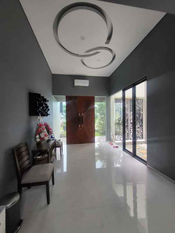 dijual rumah jalan taman golf