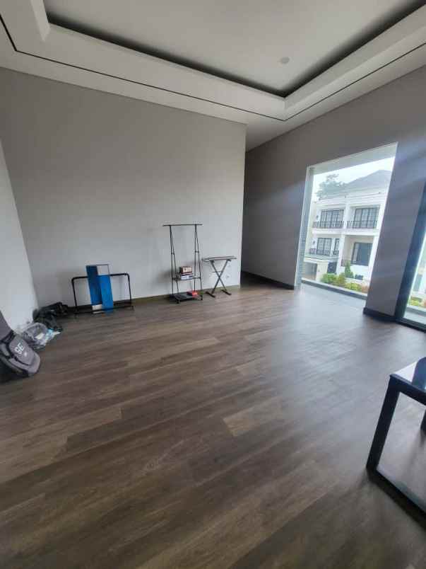 dijual rumah jalan taman golf