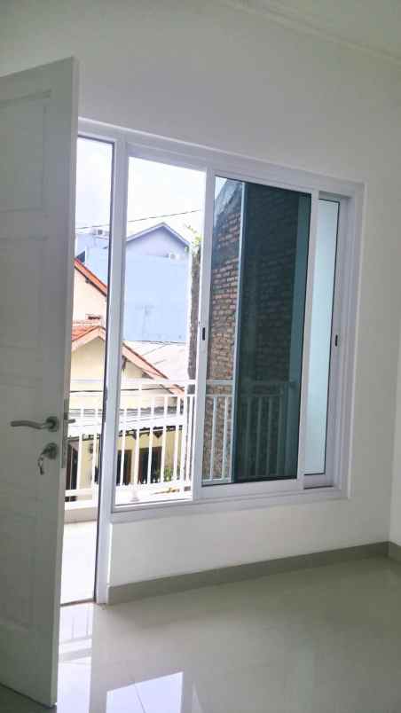 dijual rumah jatibening