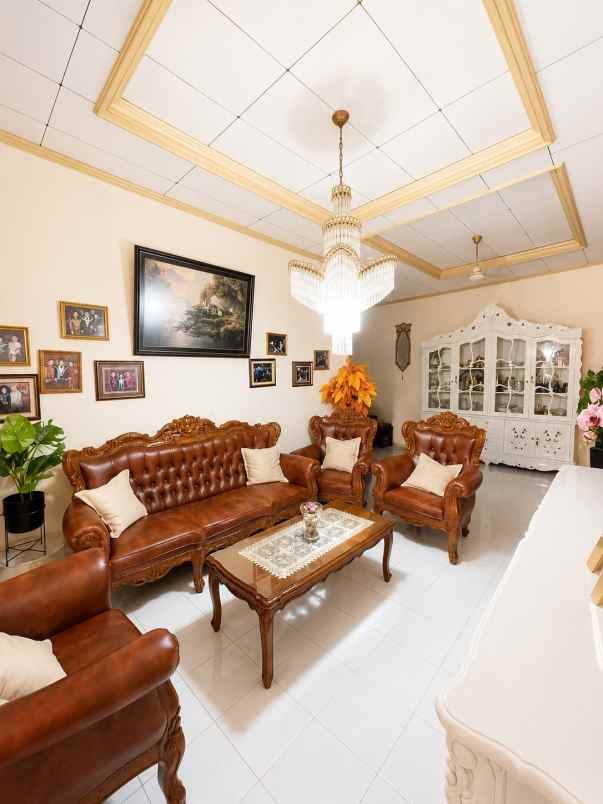 dijual rumah jatinegara kaum