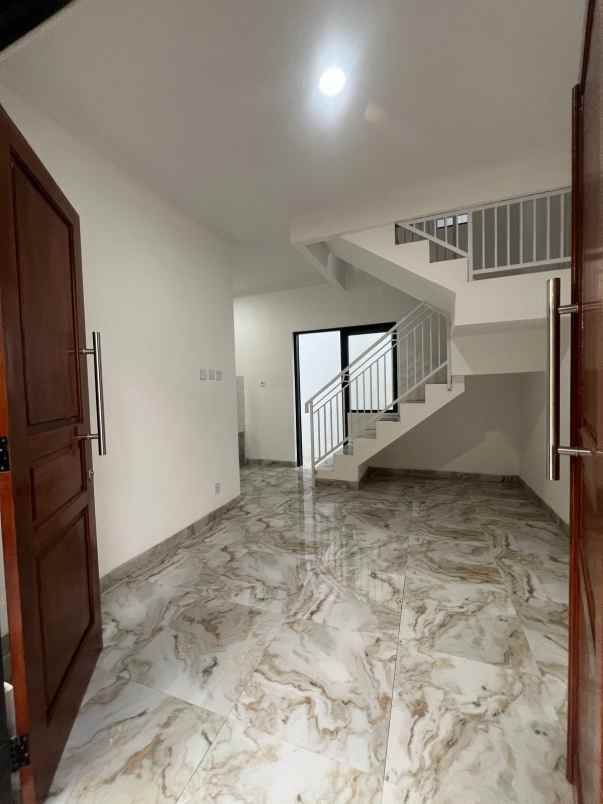 dijual rumah jatisari