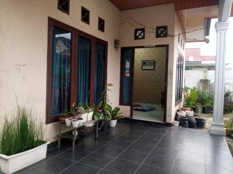 dijual rumah jl adi sucipto