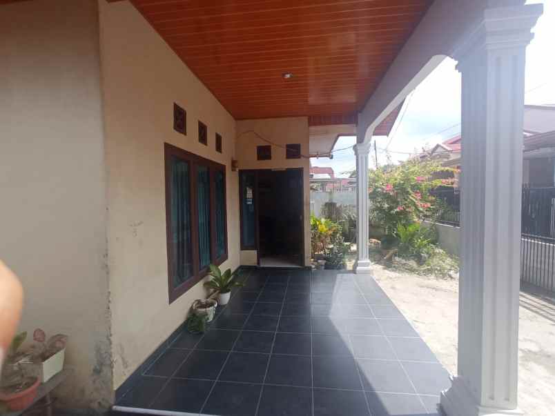 dijual rumah jl adi sucipto