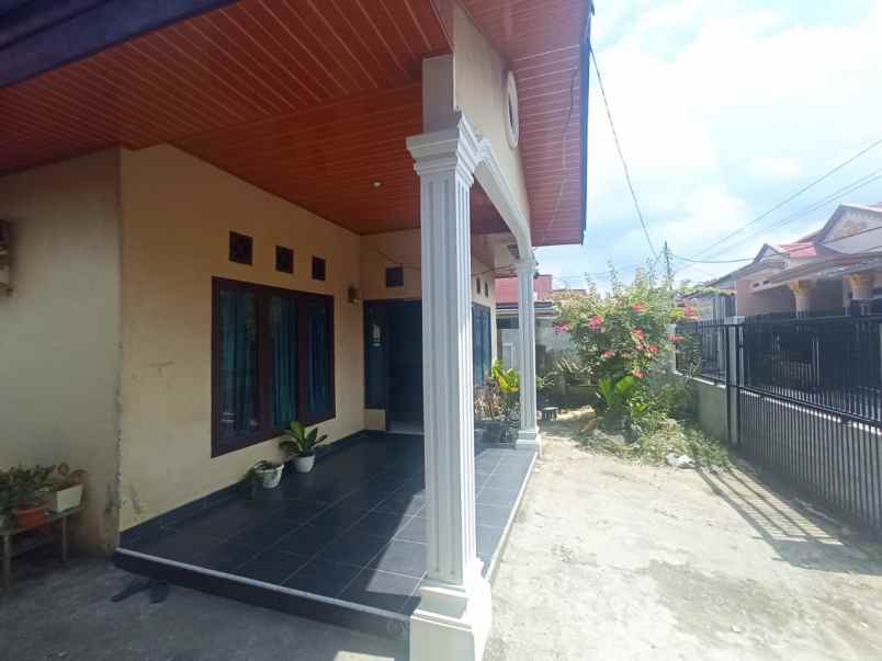 dijual rumah jl adi sucipto