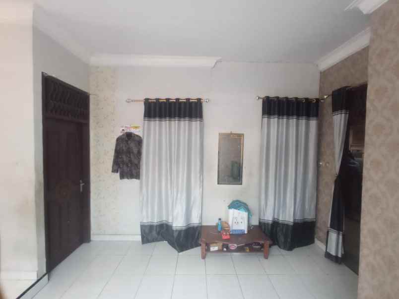 dijual rumah jl adi sucipto