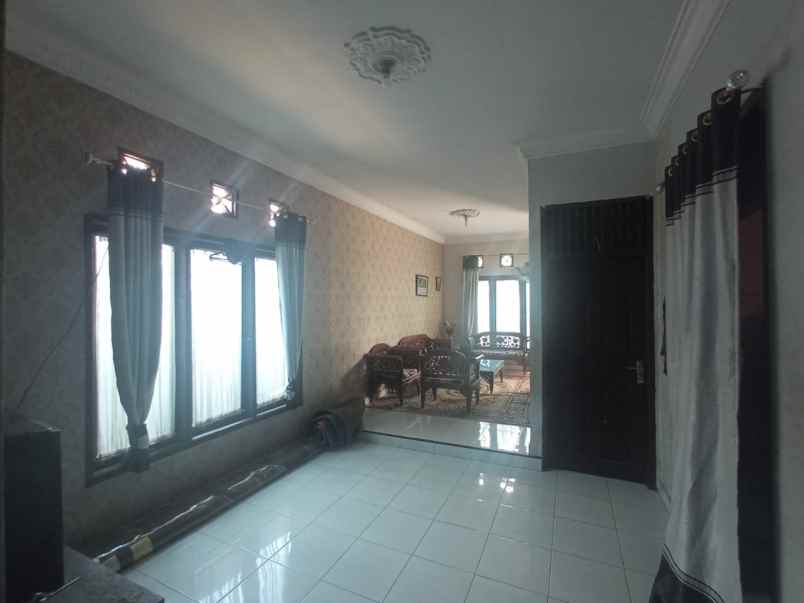 dijual rumah jl adi sucipto