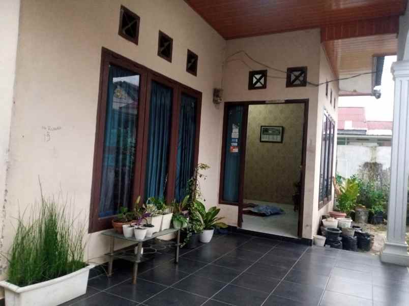 dijual rumah jl adi sucipto