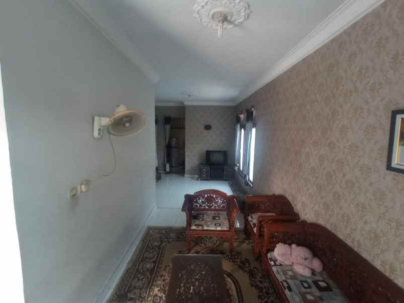 dijual rumah jl adi sucipto