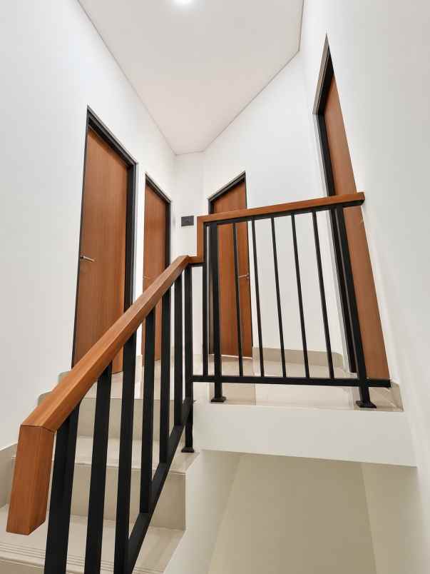 dijual rumah jl cendtawasih bintaro