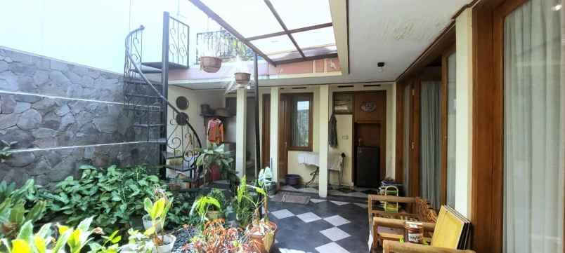 dijual rumah jl dago asri