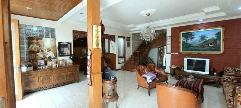 dijual rumah jl dago asri