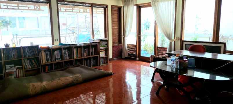 dijual rumah jl dago asri