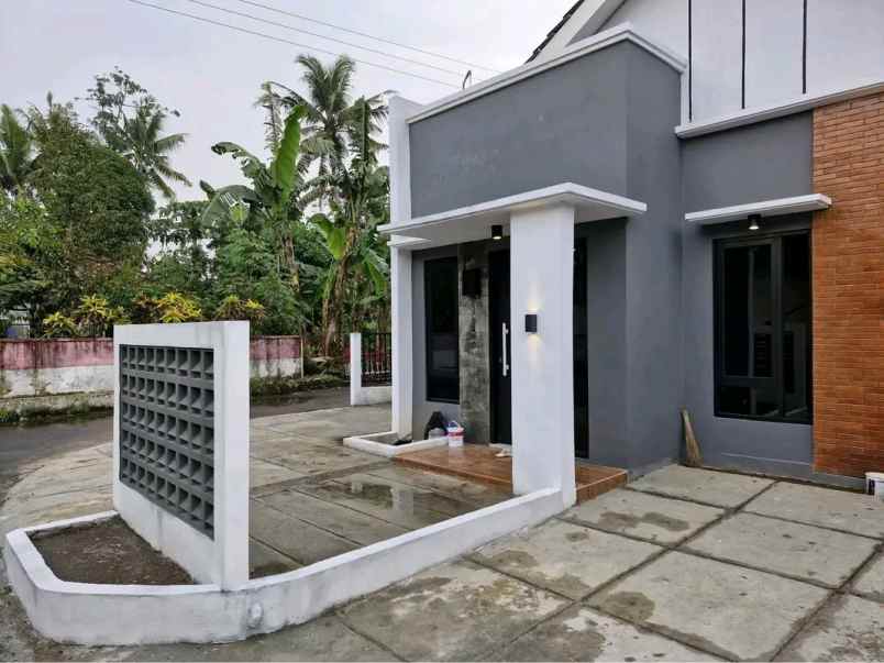 dijual rumah jl godean km 10